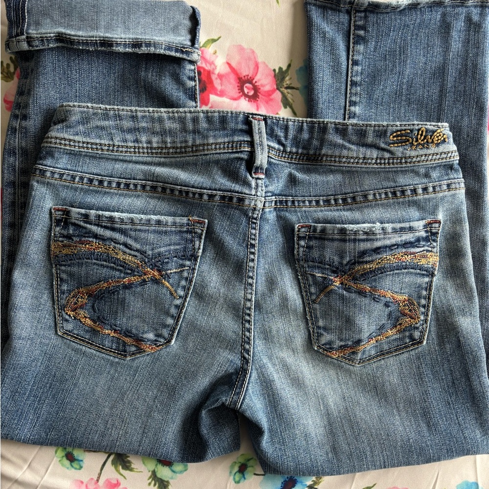 Silver Jeans Light Blue Capri style Jeans with Embroidered Back Pockets